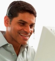 photo of call centre agent in india 