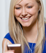 girl listeninmg to an ipod