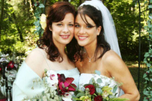 photo ofthe bride and the maid of honor